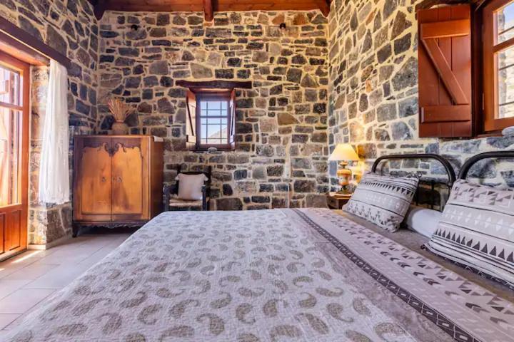 Traditional Stone House By The Sea... Kapetaniana Экстерьер фото